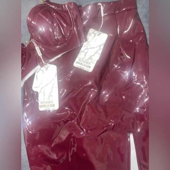 Two pieces. burgundy top and skirt from the Oh Polly brand - Picture 4 of 4